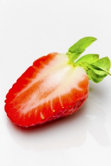 半颗草莓图片