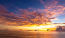 黄昏海面美丽风景图片