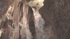 光照在洞穴的墙壁股票视频视频免费下载