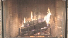燃烧的木柴在壁炉里出现股票视频视频免费下载