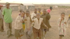 小户人家孩子们做鬼脸非洲股票视频摄像机
