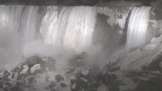 尼亚加拉大瀑布在晚上2股票的录像 视频免费下载