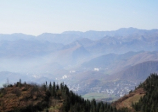 丹霞山（俯瞰水塘）图片