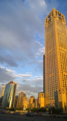 北京院中银夕阳下的北京银泰中心图片