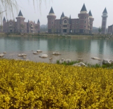 金龙湖边的城堡建筑图片