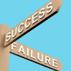 成功或失败的方向上的一个路标